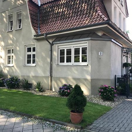 Haus In Der Gartenstadt Μπότροπ Εξωτερικό φωτογραφία