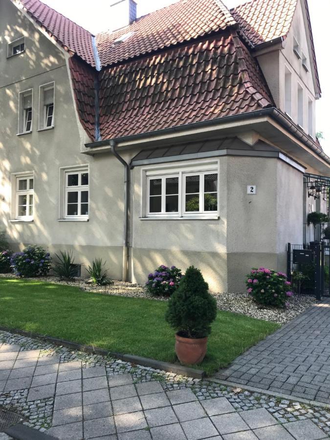 Haus In Der Gartenstadt Μπότροπ Εξωτερικό φωτογραφία
