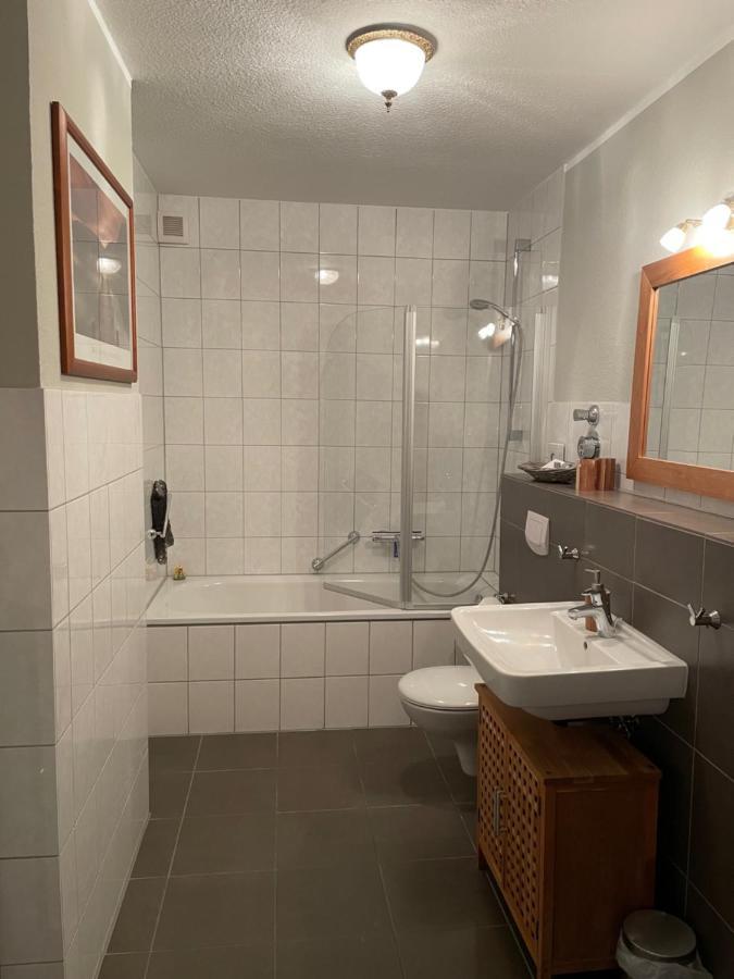Haus In Der Gartenstadt Μπότροπ Εξωτερικό φωτογραφία