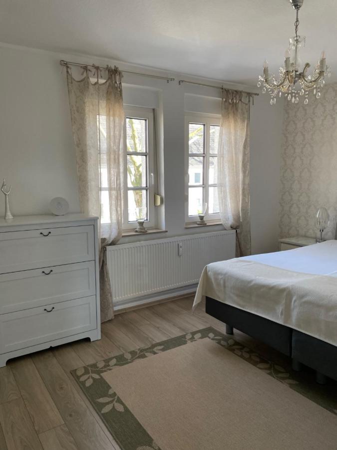 Haus In Der Gartenstadt Μπότροπ Εξωτερικό φωτογραφία